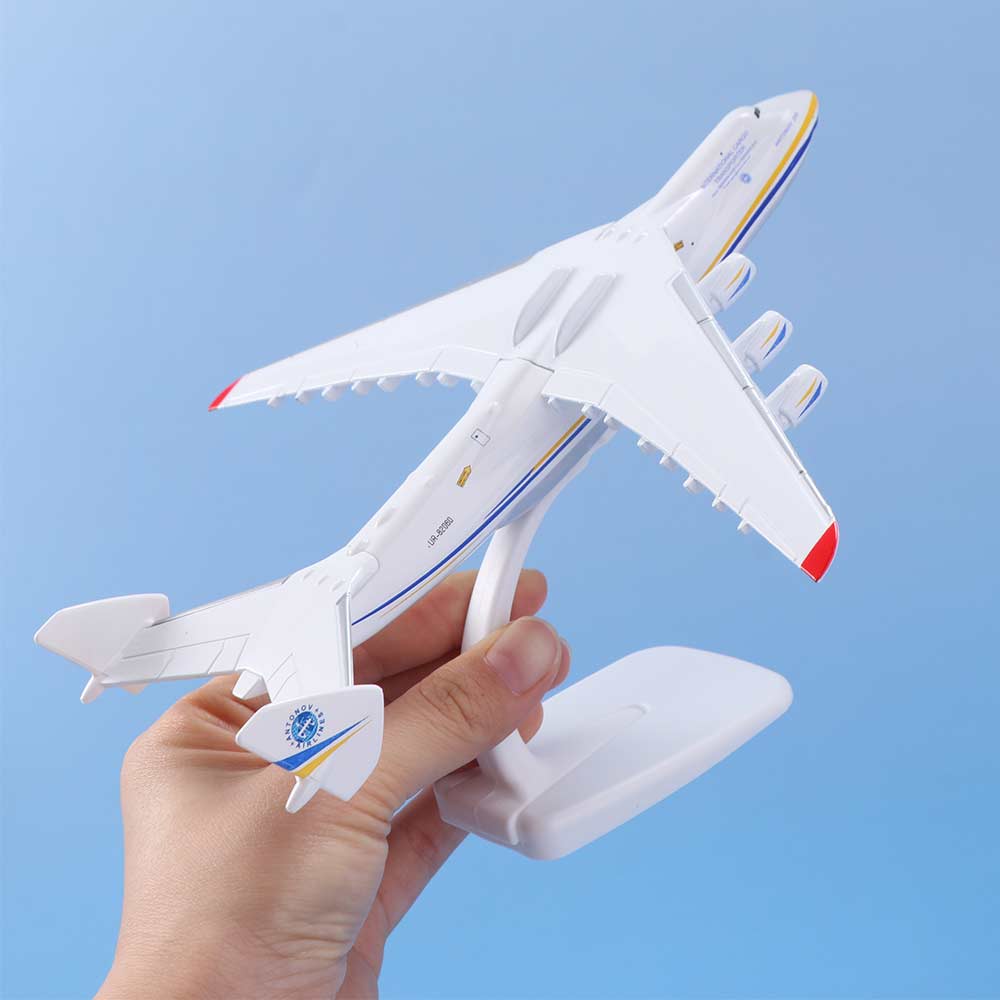 Statisches Flugzeugmodell im M – Model Airplane Plastic Bewertung und Preis